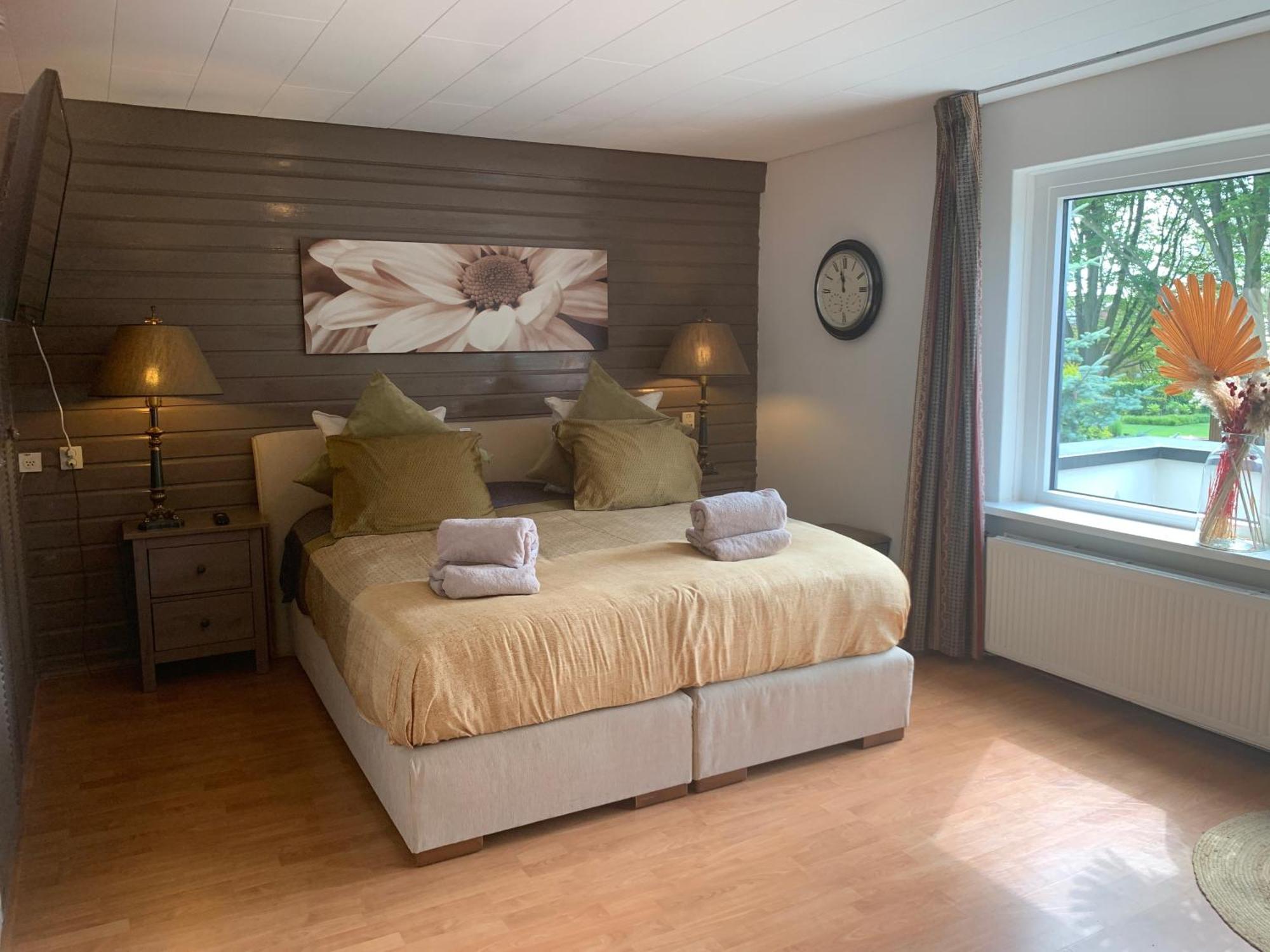 Comfortabele Familie Suite Met 2 Slk, Speelzolder, Balkon, Airco Den Ham Dış mekan fotoğraf